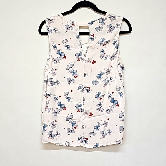 Q & A watercolor floral keyhole neck blouse - Picture 5 of 7